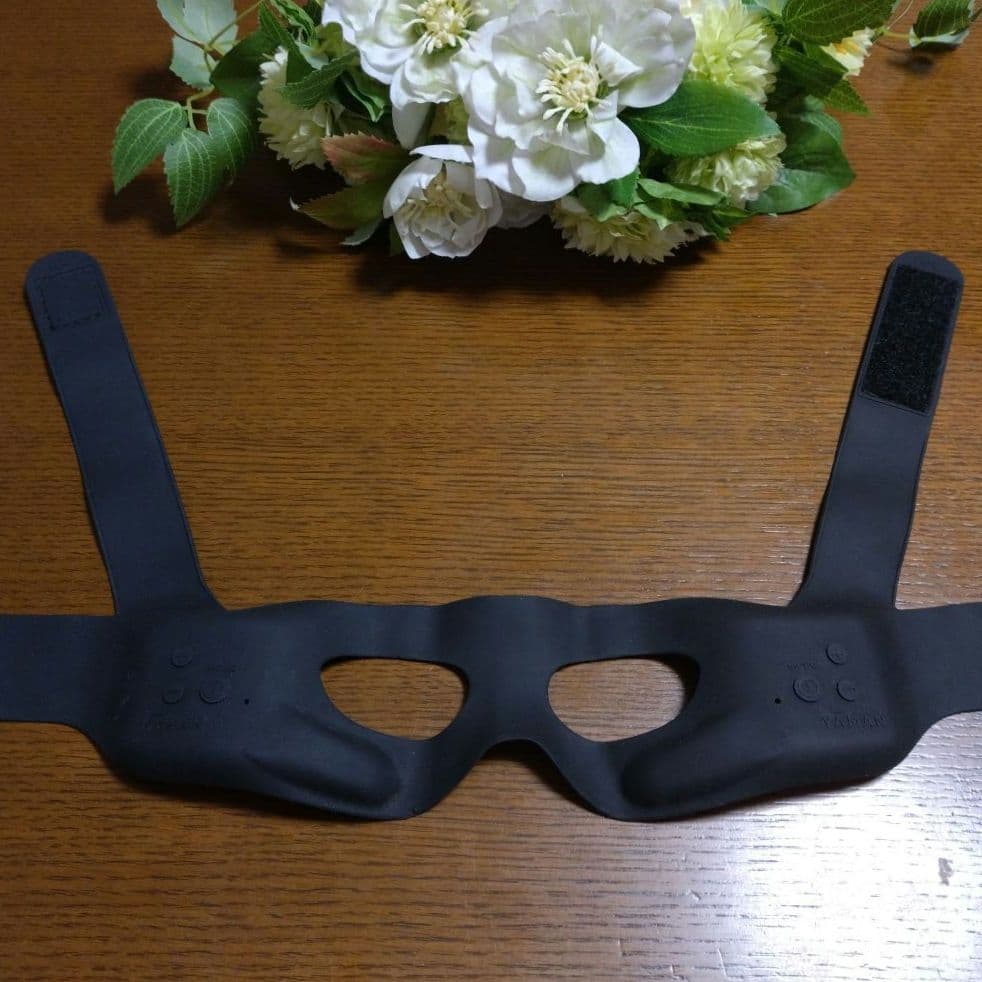 ★ヤーマン ウェアラブルEMS美顔器★メディリフトアイブラック EPE-10BB