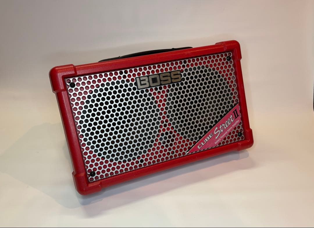 Roland BOSS CUBE Street II スピーカー 赤 アンプ路上