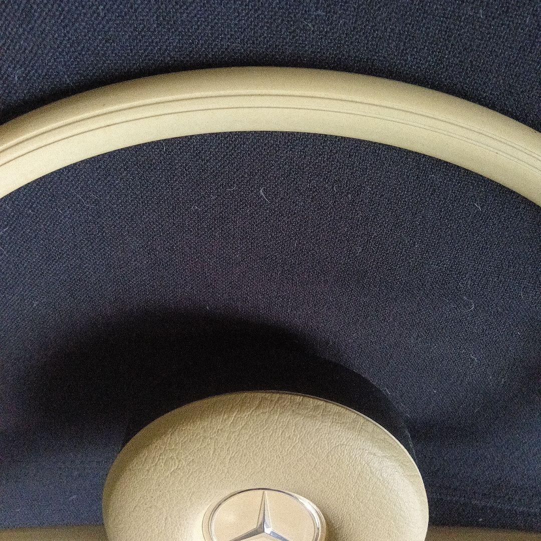 t*4様 メルセデス・ベンツ 　ホワイトステアリング 　縦目