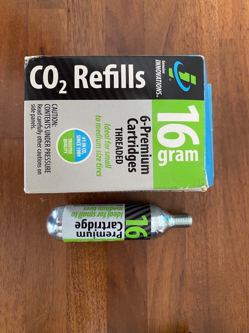 パンク修理用品セット（Elite ボトル/チューブ/CO2/充填/簡易工具）