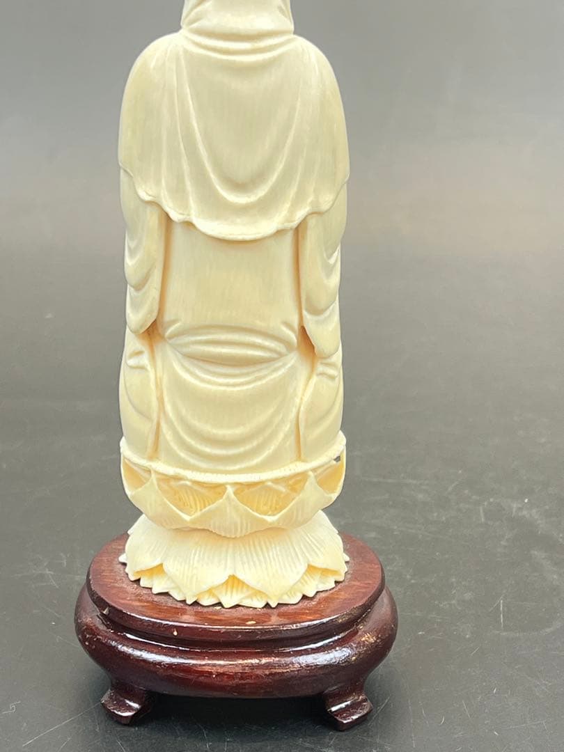 極上観音像　置物　高さ約18㎝/250g 送料込み￼