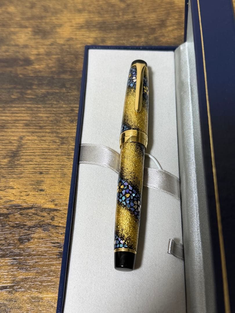 新品未使用　内閣総理大臣　特別慰労品 螺鈿蒔絵 桜流れ セーラー　万年筆　M