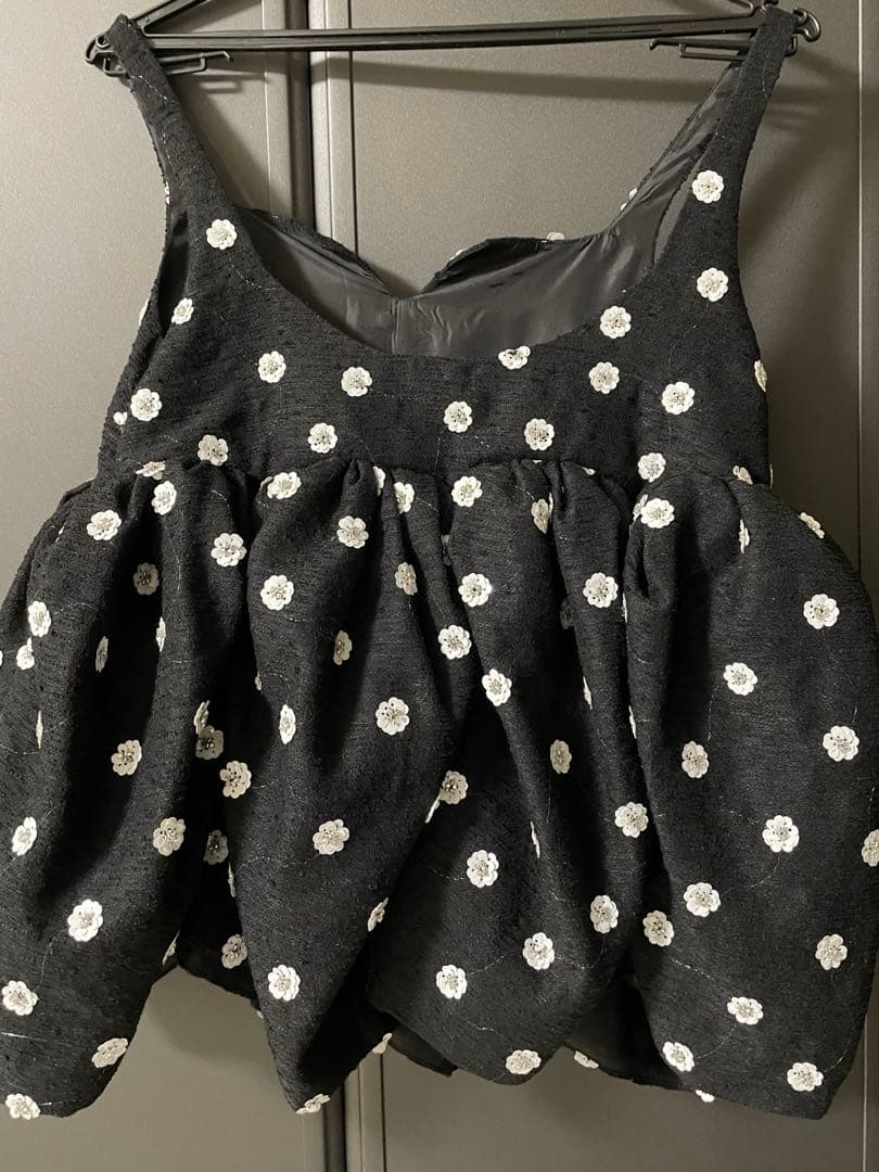 Bibiy. BIANCA BLOSSOM TOP 〔BLACK〕