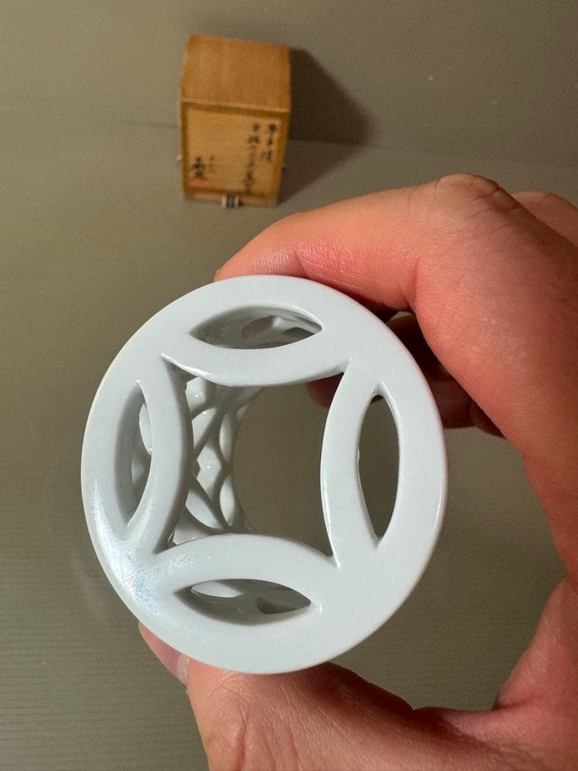 2774 茶道具平戸焼 横石嘉助 平戸白磁七宝透 蓋置 共箱　未使用