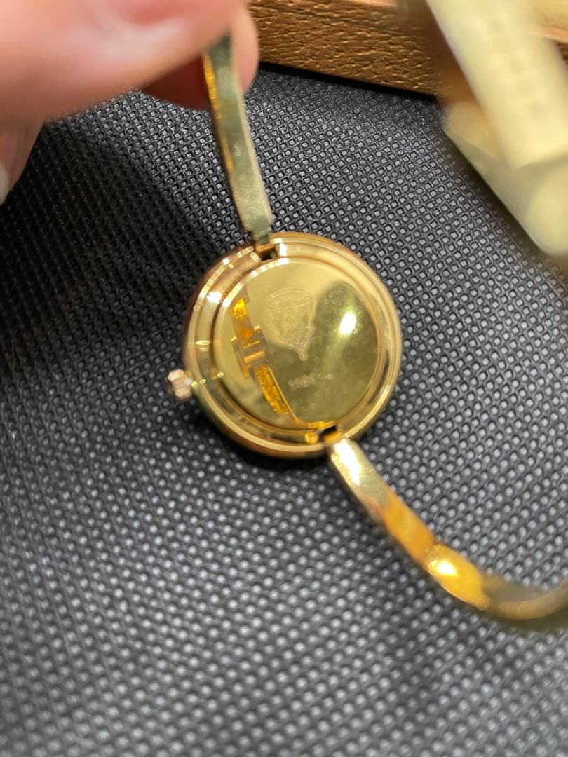 グッチ チェンジベゼル 1100-L ベゼル9個バングルウォッチ ケース付き