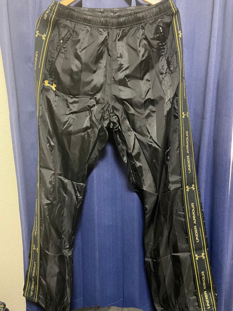 Under Armour ウインドブレーカー上下セット ブラック/ゴールド　XL