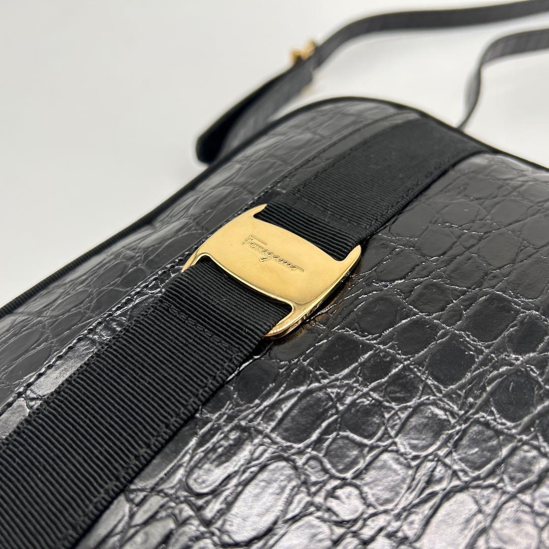 Salvatore Ferragamo ショルダーバッグ ヴァラ 黒 ブラック
