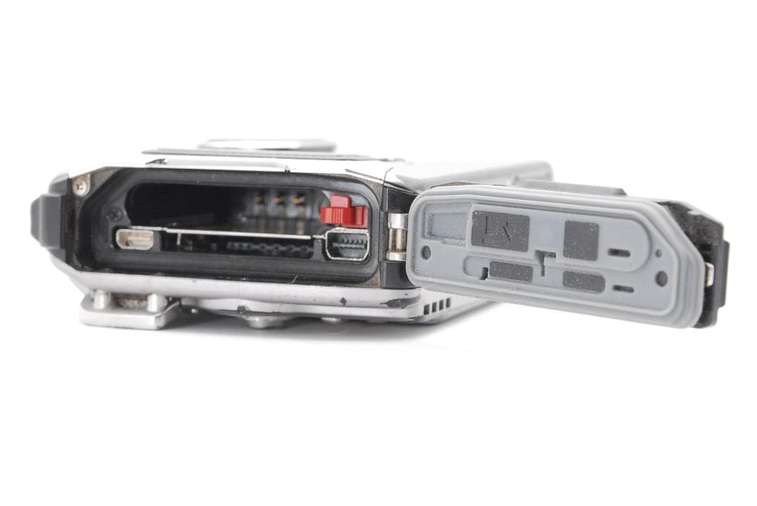 【完動品】OLYMPUS Tough TG-820　防水　耐衝撃　コンデジ