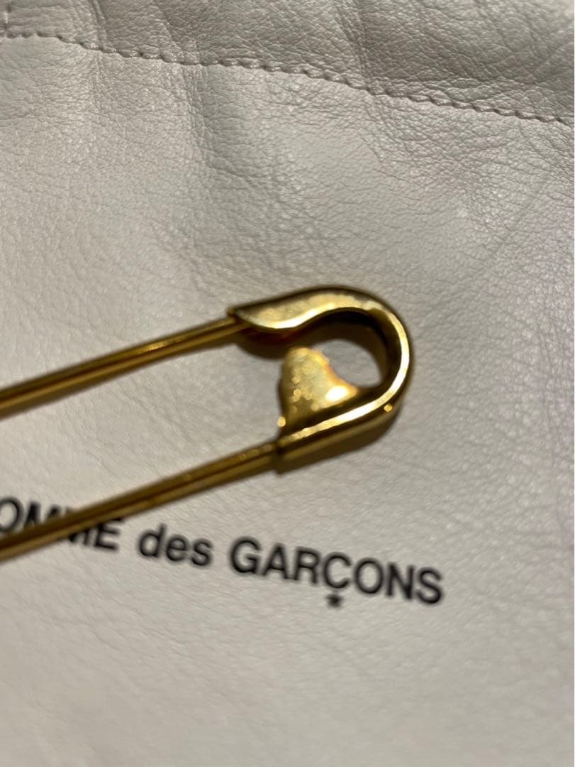 コムデギャルソン 青山限定 24K塗装 ゴールド 安全ピン