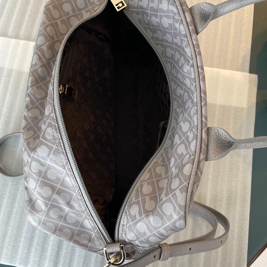 ショルダー兼ハンドバッグ