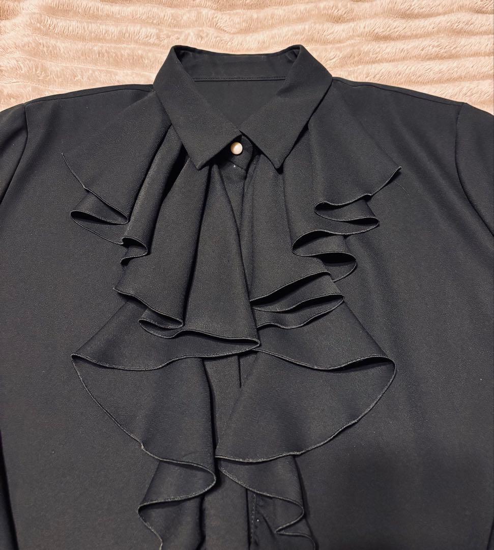 美品　LOULOU WILLOUGHBY パールボタン　フリルブラウス