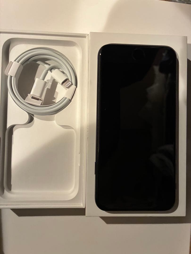 Apple iPhone SE (第3世代) ミッドナイト