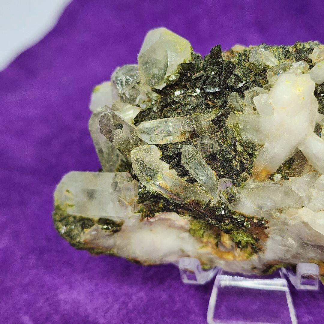 奇跡の共生石！エピドート＆クリスタル原石①　唯一無二の高波動パワーストーン