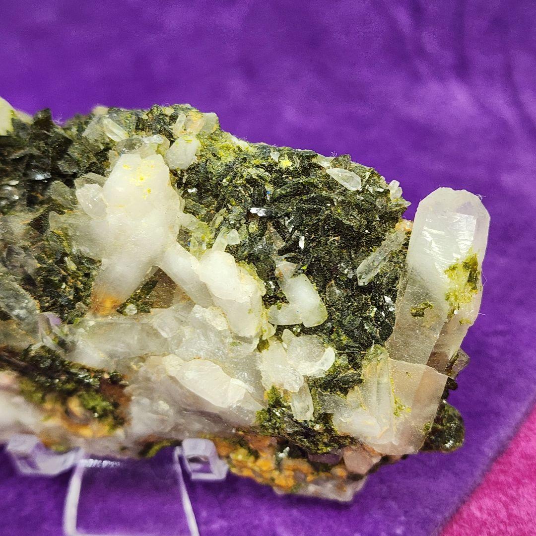 奇跡の共生石！エピドート＆クリスタル原石①　唯一無二の高波動パワーストーン