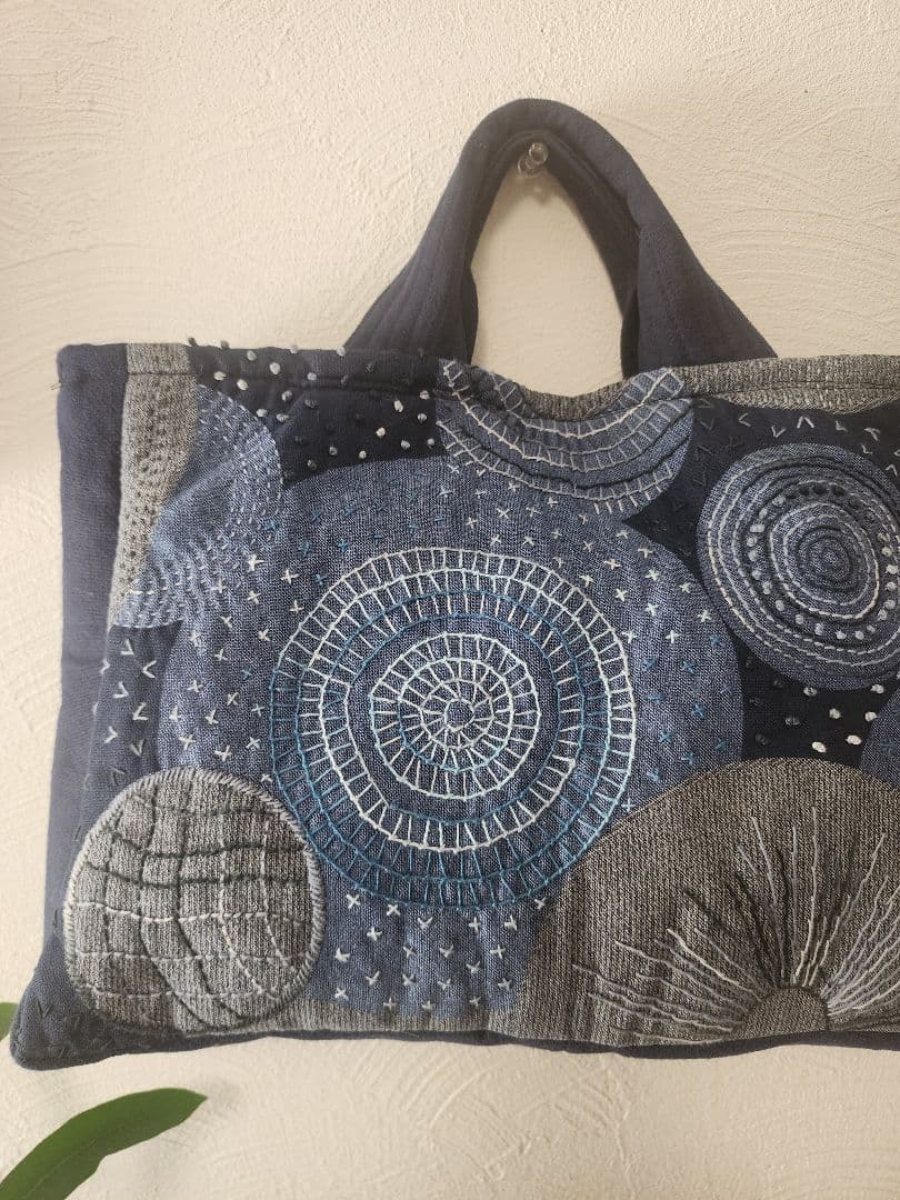 ★★★新作　藍色系ドット柄に豪華に刺し子トードバッグ　センソユニコ慈雨