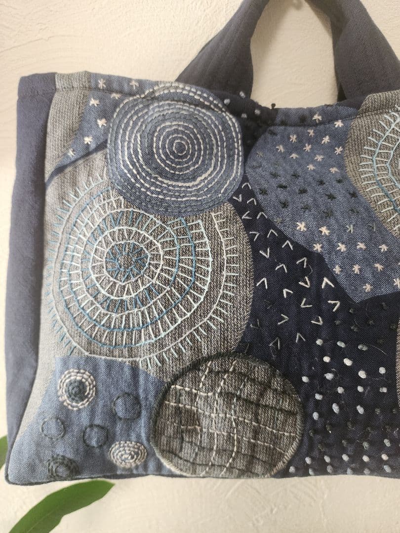 ★★★新作　藍色系ドット柄に豪華に刺し子トードバッグ　センソユニコ慈雨