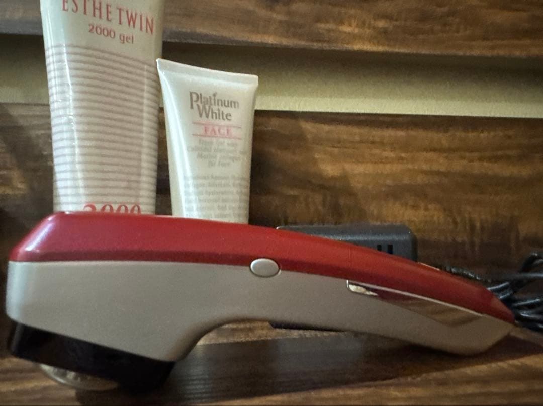 ESTHETWIN 美顔器 シルバー/レッド 2000 gel付き