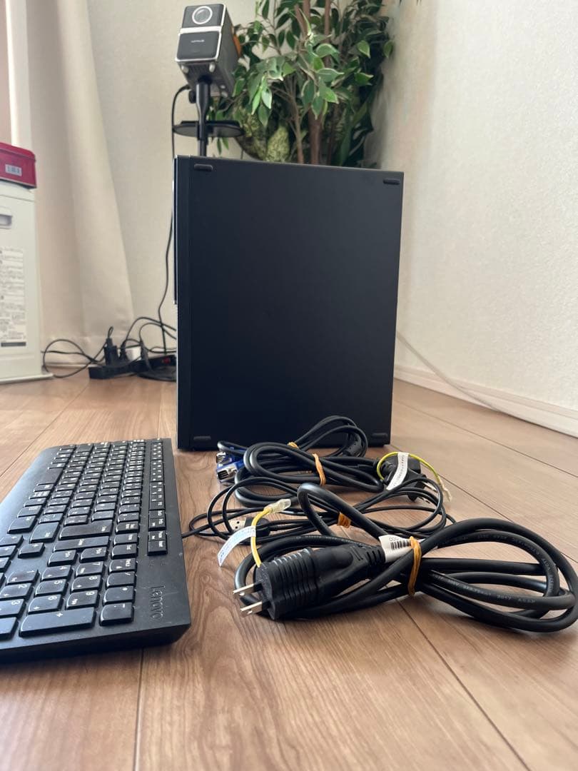 Lenovo スリムタワー型デスクトップPC 本体とキーボード