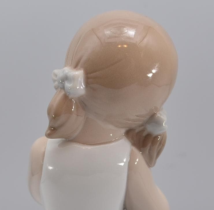 わが家のプリンセス　＃6973　★リヤドロ　スペイン　ポーセリン　光沢仕上げ