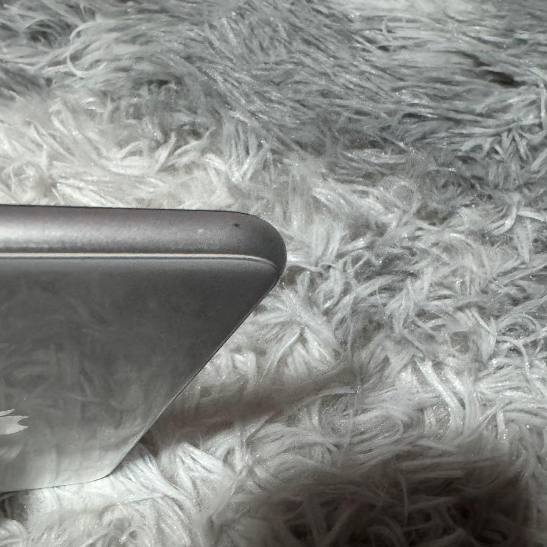 美品　iPhone SE 第二世代 64GB SIMフリー