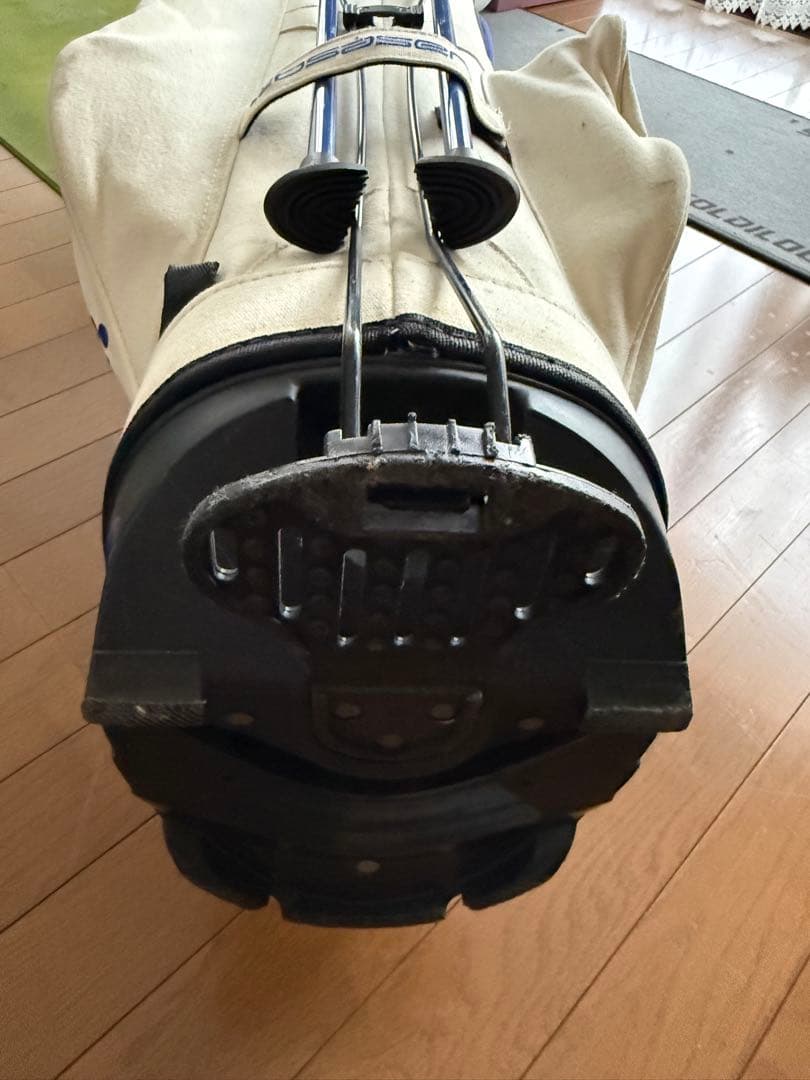 ロサーセン・スタンド付きキャディバッグとマルボンヘッドカバー付き