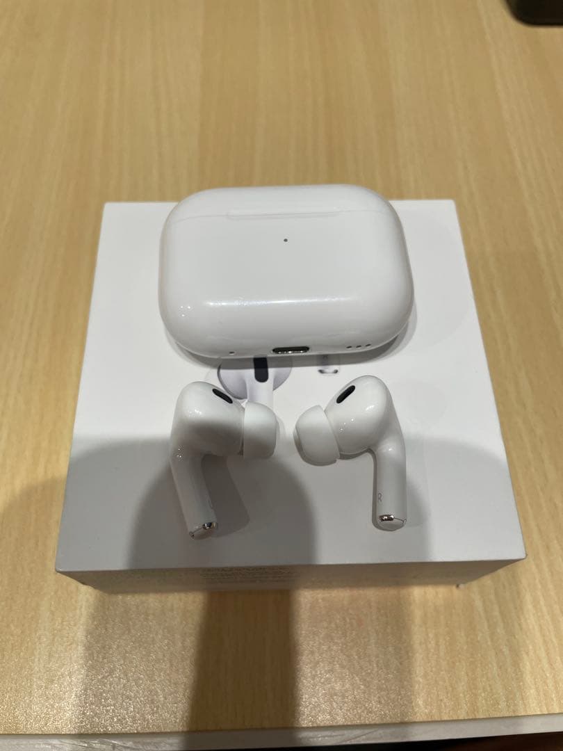 【美品】AirPods Pro 第2世代（MagSafe対応）本体・ケース付