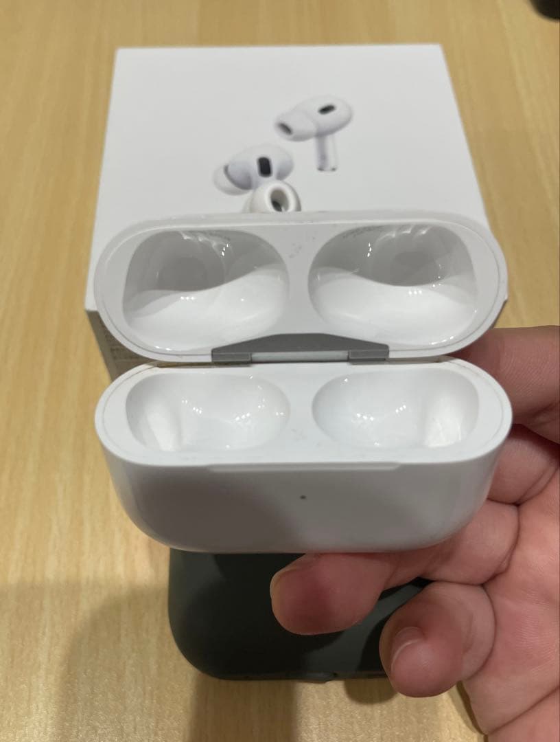 【美品】AirPods Pro 第2世代（MagSafe対応）本体・ケース付