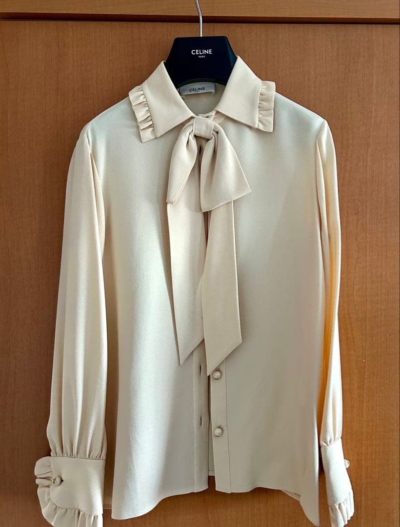 【新品】 CELINE トリオンフ付きパール風ボタン ブラウス 36 白