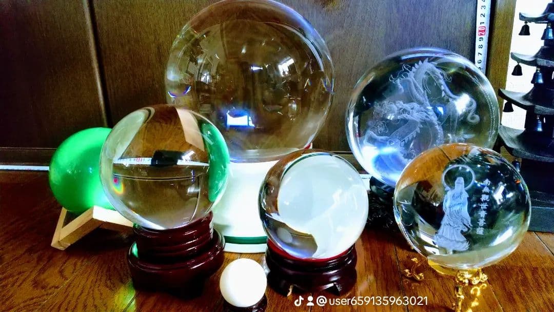 超綺麗&超豪華.巨大.龍入り水晶玉の置物.直径15センチ位..最高級台座付きます