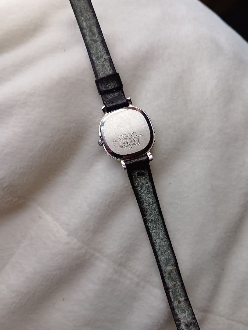 SEIKO TANK クォーツ 時計 ホワイト/ブラック