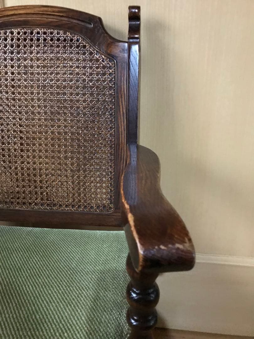 木製　アーム付き　椅子