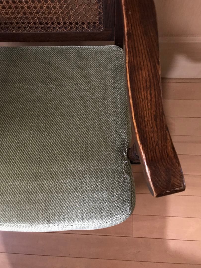 木製　アーム付き　椅子