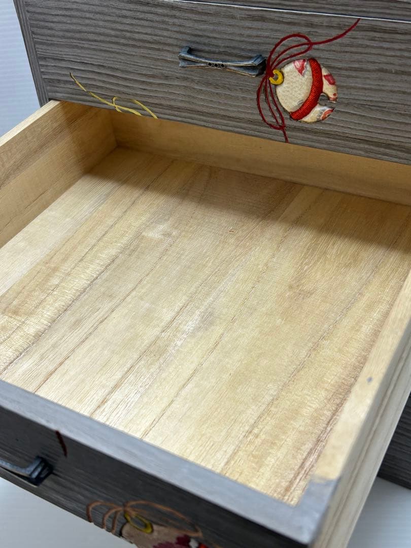 浅草　桐タンス　和風刺繍飾り　小物収納　小引出し　桐工芸　小物入れ　木目込み