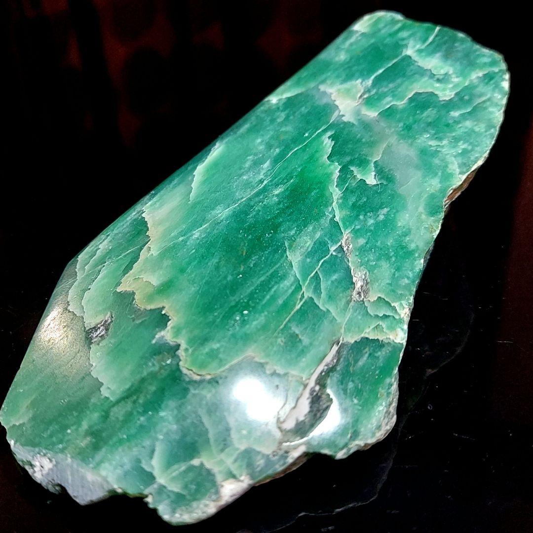 色合い綺麗で大きな インド翡翠 アベンチュリン 原石 表面磨き395
