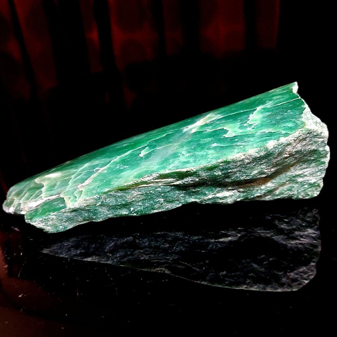 色合い綺麗で大きな インド翡翠 アベンチュリン 原石 表面磨き395