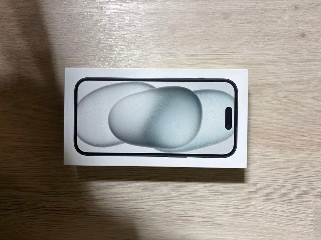 Apple iPhone 15 ブラック 本体 + ケース2個