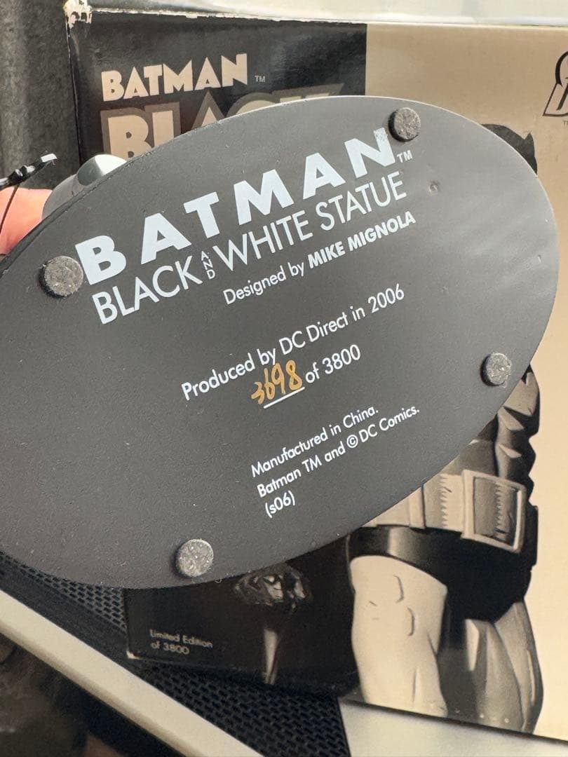 ＤＣバットマン ヘルボーイ ブラック＆ホワイト フィギュア マイク・ミニョーラ