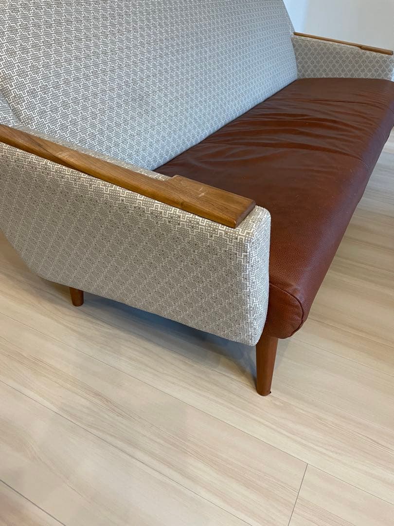 北欧デザイン　ソファ　3人掛け　ウォールナット