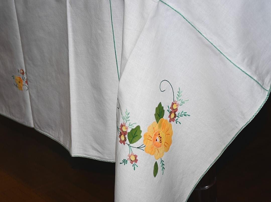 イタリア製 花柄刺繍テーブルクロス 送料込