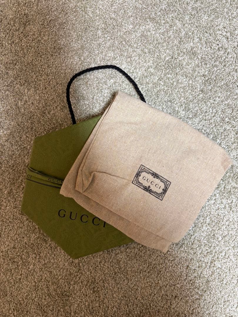 GUCCI 赤 レザー リード 保存袋付き