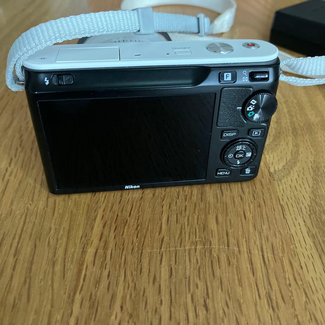 Nikon 1 J1 ホワイト デジタル一眼レフカメラ