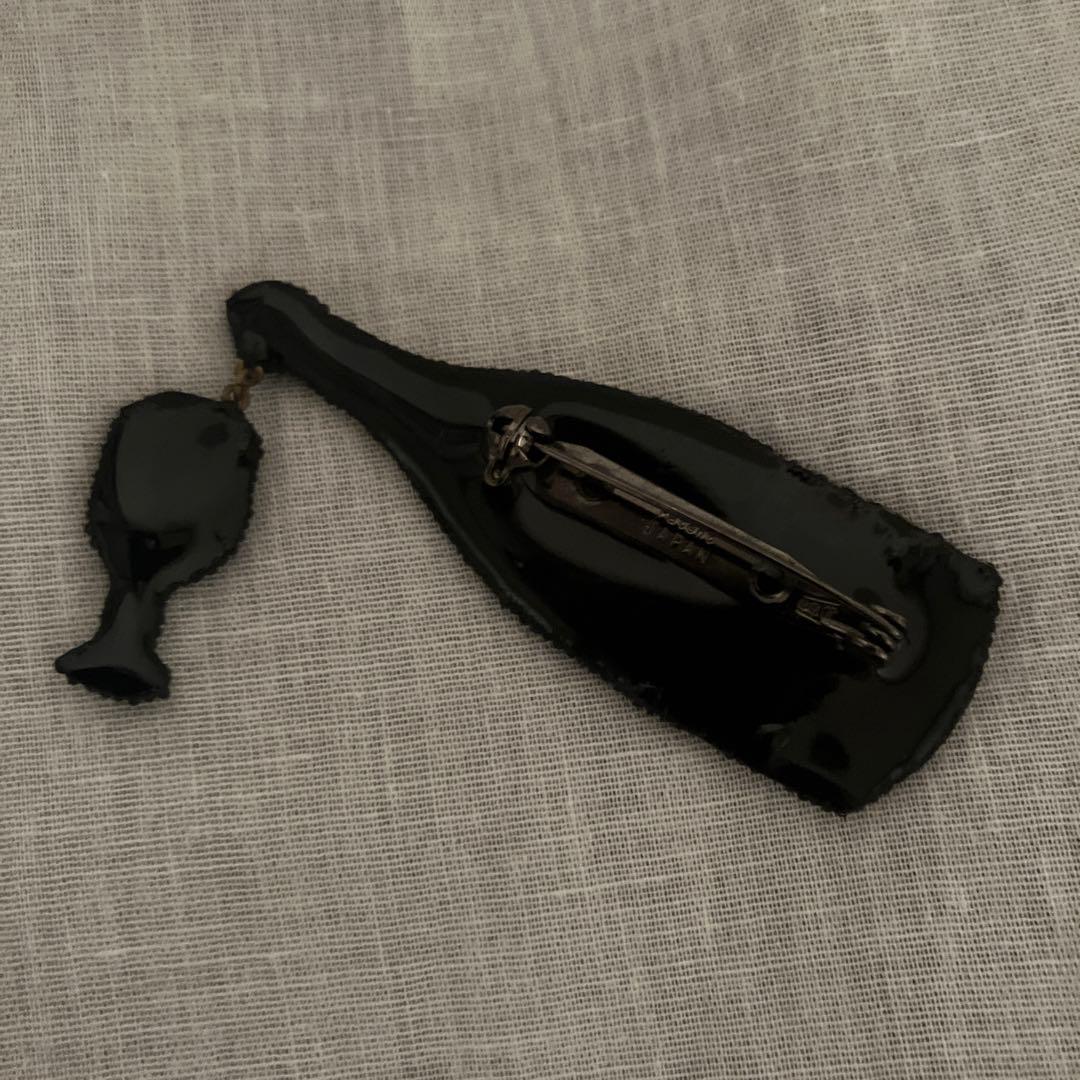 小林モー子さんシャンパンブローチ