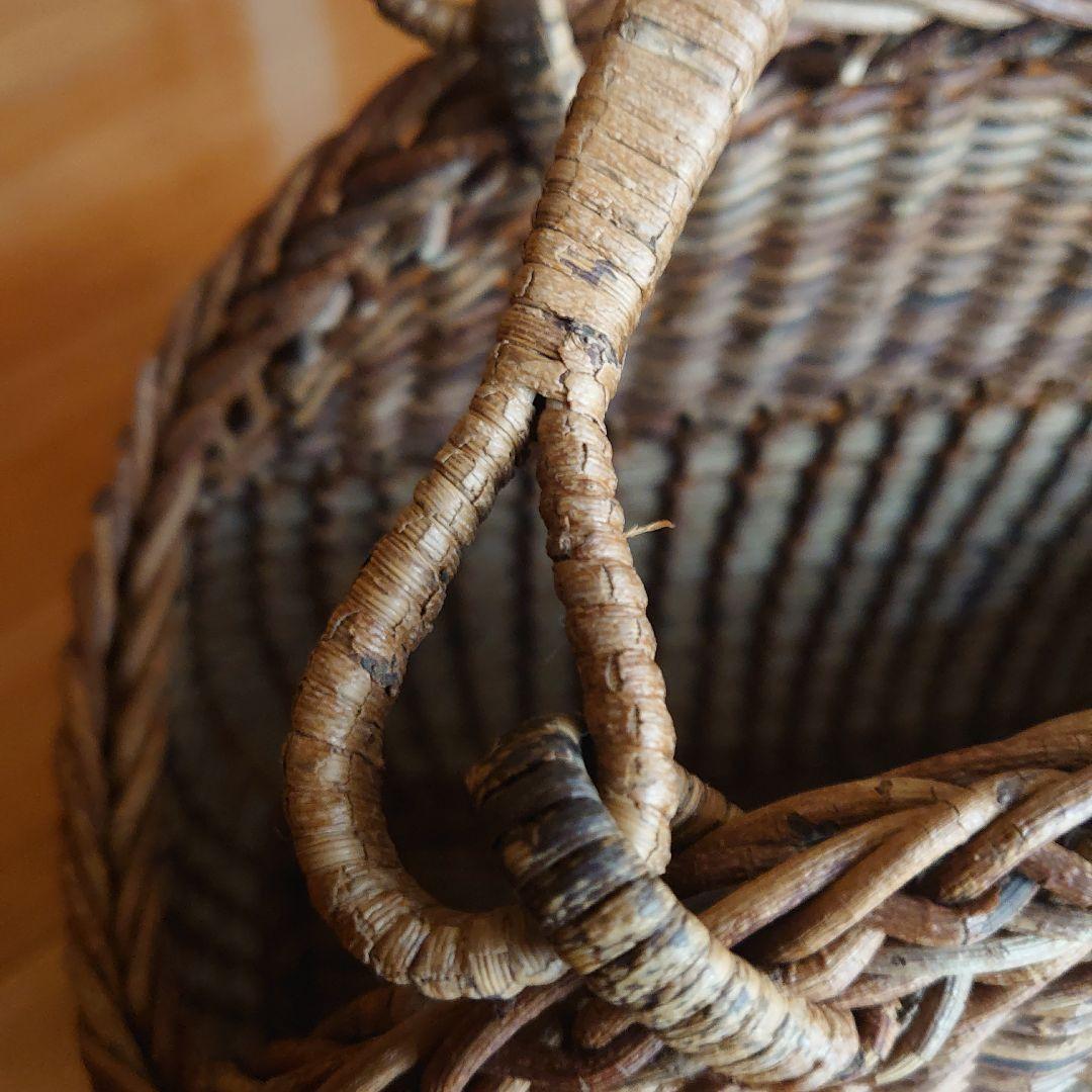 籐製ブラウンハンドバッグ