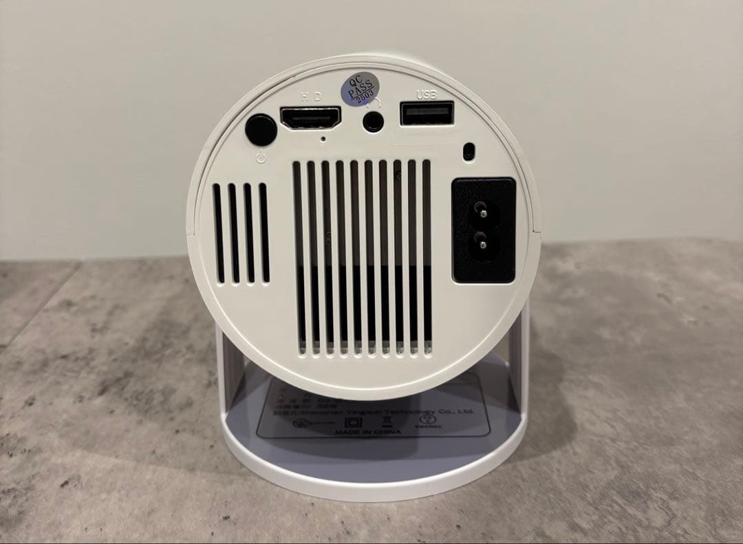 【新品】プロジェクター　リモコン付き