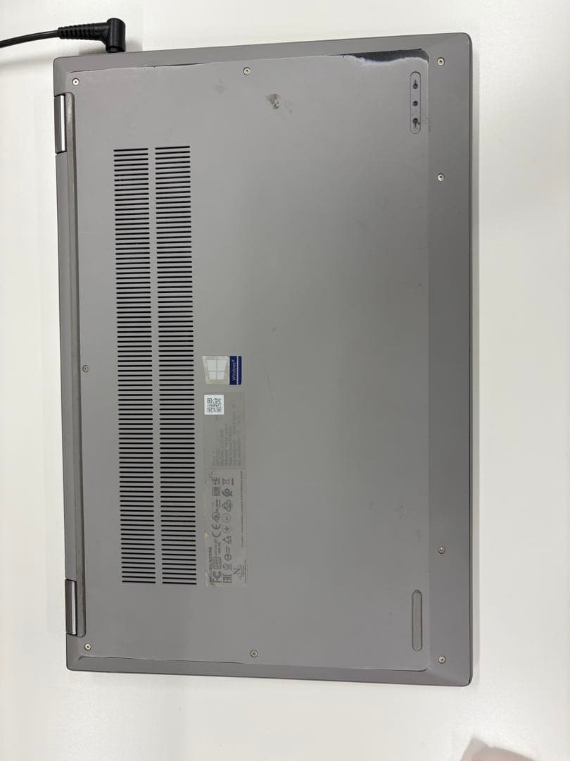 15.6インチ、Intel Core i7 搭載LenovoノートPC。