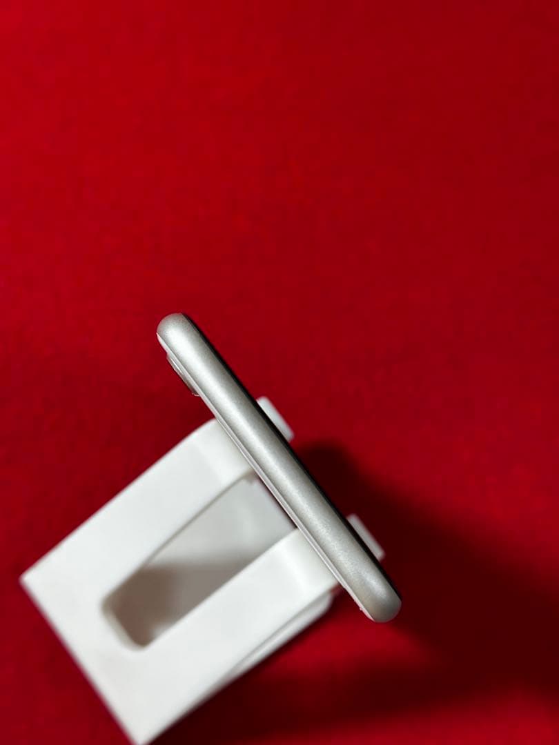 【4263】iPhone SE3第3世代スターライト 64GB simフリー