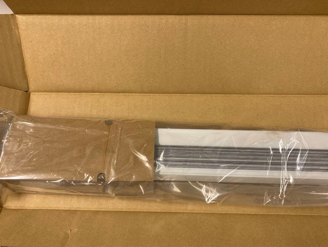 新品　ニチベイ　ブランド　パンチング(ホワイト) 幅128cm 高さ170cm