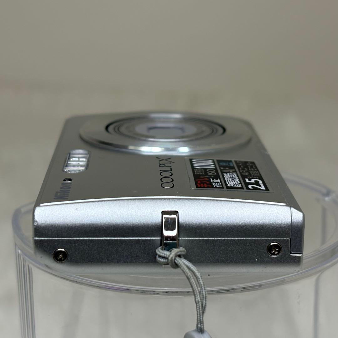 美品　Nikon カメラ　COOLPIX S200 シルバー　コンデジ　動作品