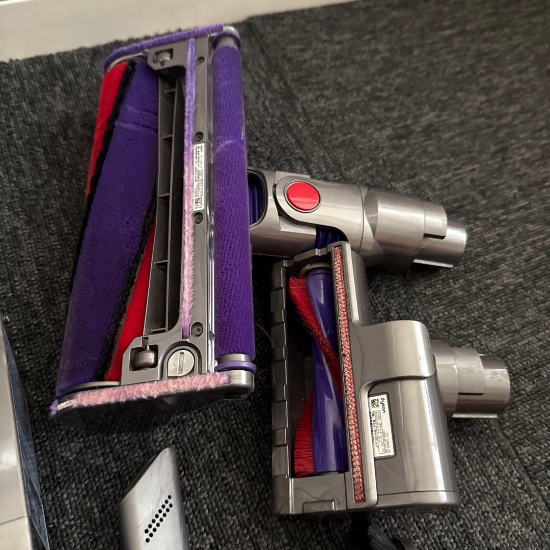 お値下げ　ダイソン　sv12 コードレスクリーナー　付属品多数　ジャンク品