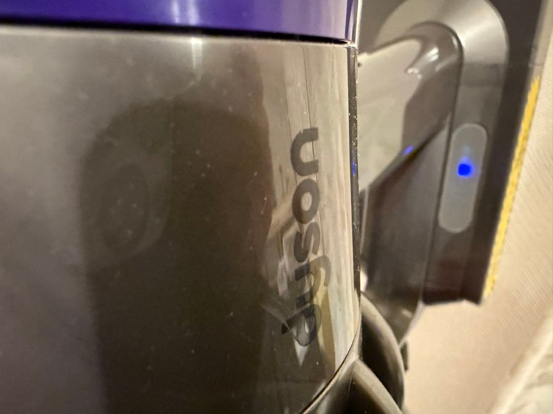 お値下げ　ダイソン　sv12 コードレスクリーナー　付属品多数　ジャンク品